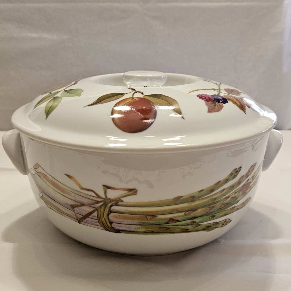 "Evesham" by Royal Worcester, 1qt Covered Casserole.